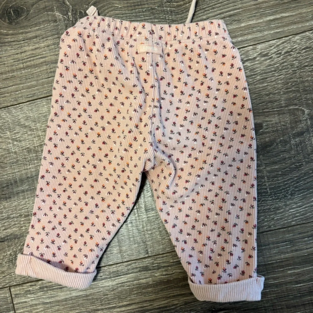 Baby Gap Girls Pink Flower Ribbed Pants Size 0-3 Months